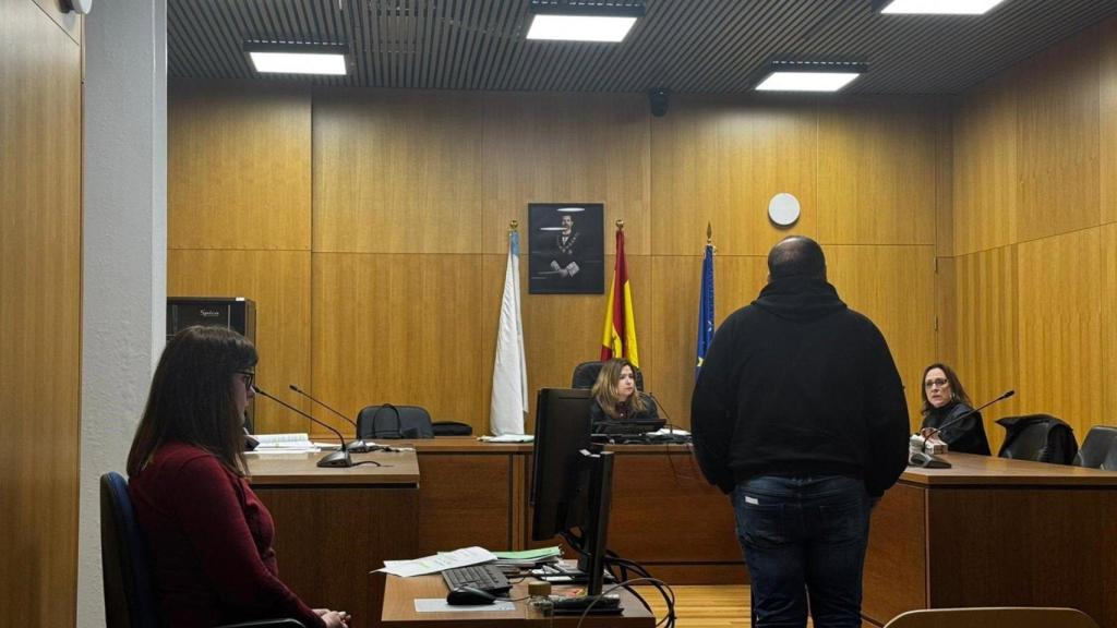 El acusado de arrojar a un perro al río en Ourense niega los hechos: Lo que tiré fue una sudadera