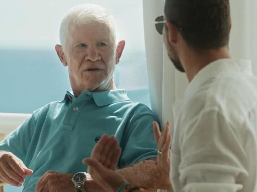 Padre e hijo en el documental que grabó el cantante en 2023.