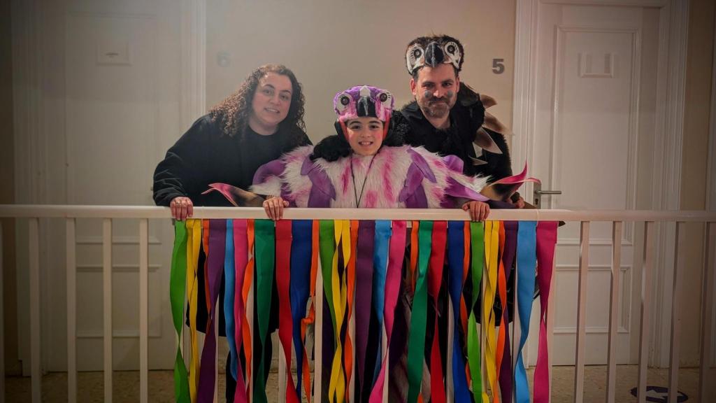 Noa, con sus padres.