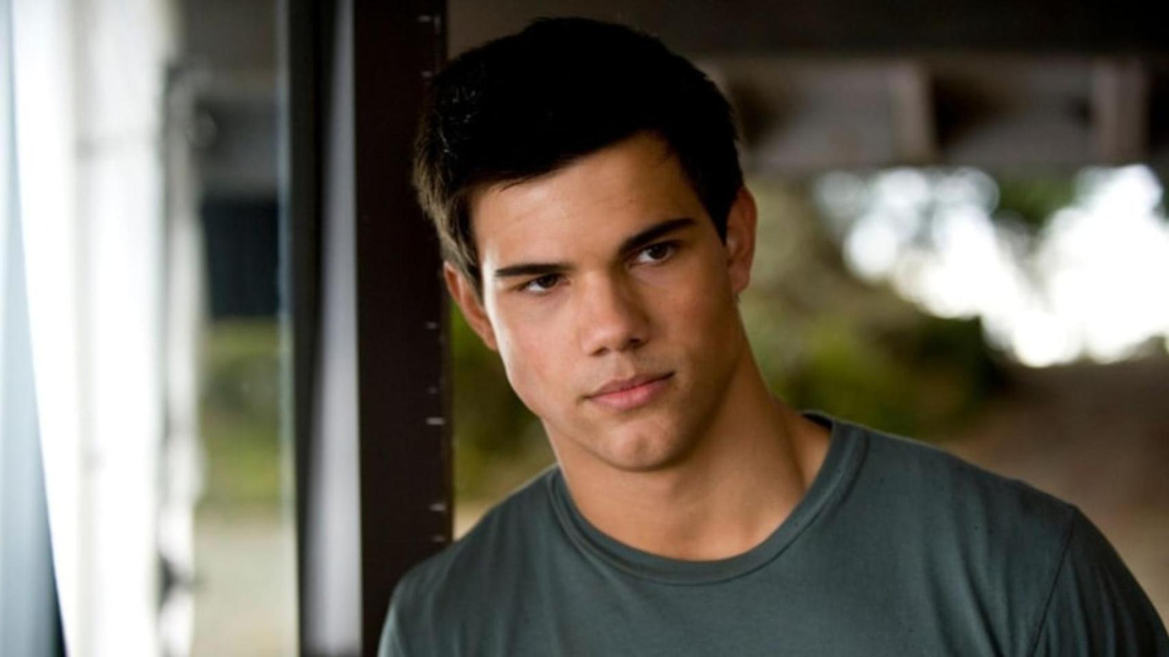 Taylor Lautner (33) sobre su fama en 'Crepúsculo': Mis padres fueron fundamentales para mantenerme en la tierra