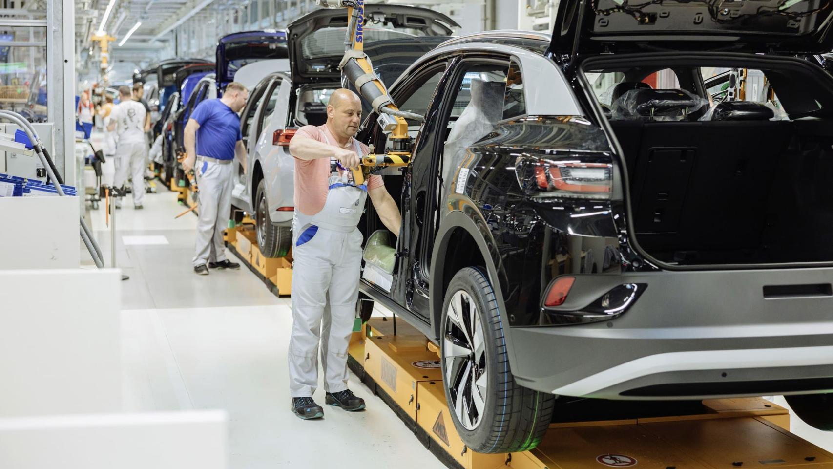 El automóvil alemán alerta de una crisis económica masiva ante la parálisis inversora y la reubicación de empleos