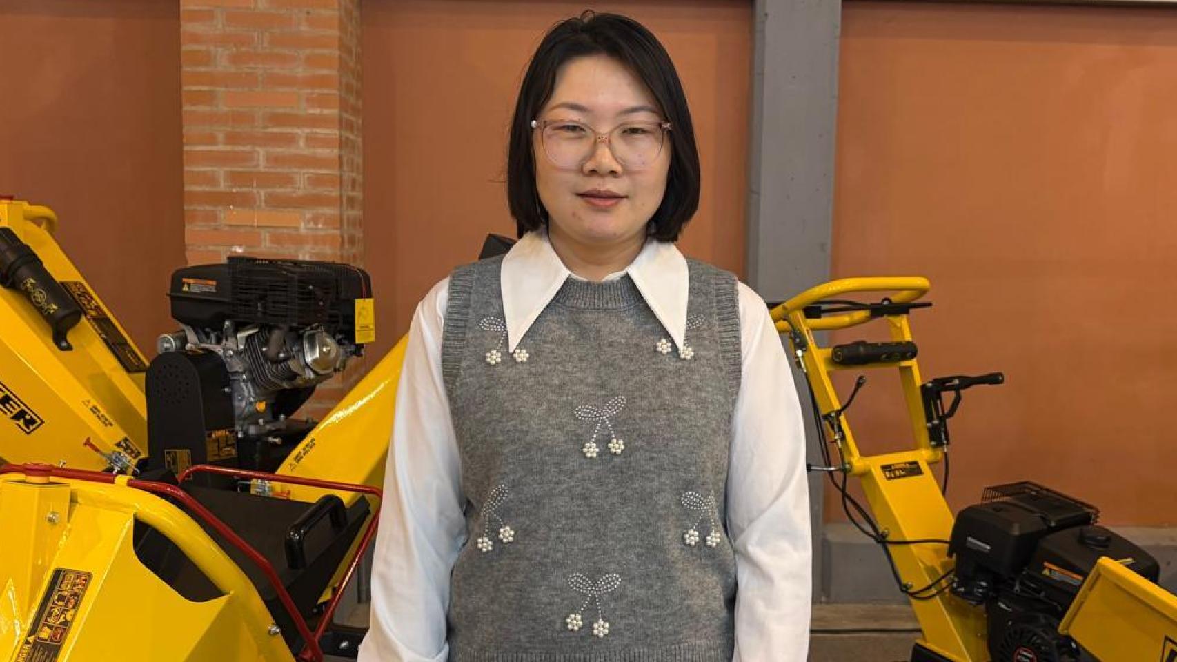 Nancy Lei, comercial de la empresa china Austter en FIMA Zaragoza