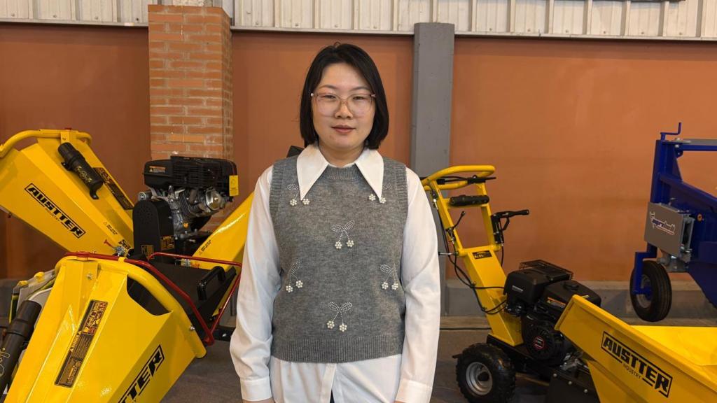 Nancy Lei, comercial de la empresa china Austter en FIMA Zaragoza