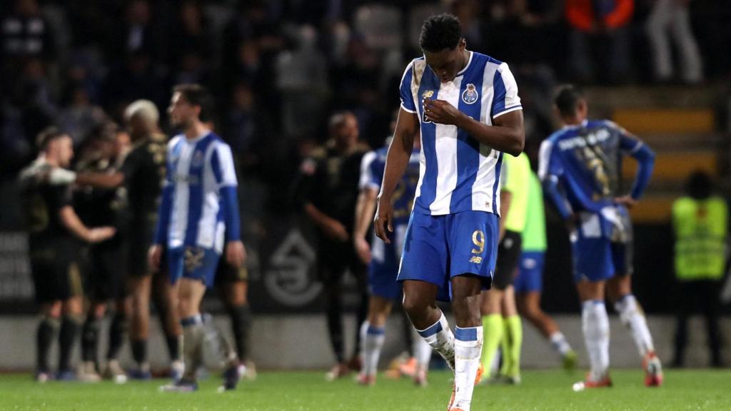 Samu, cabizbajo, con el Oporto.