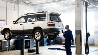 Un taller mecánico.