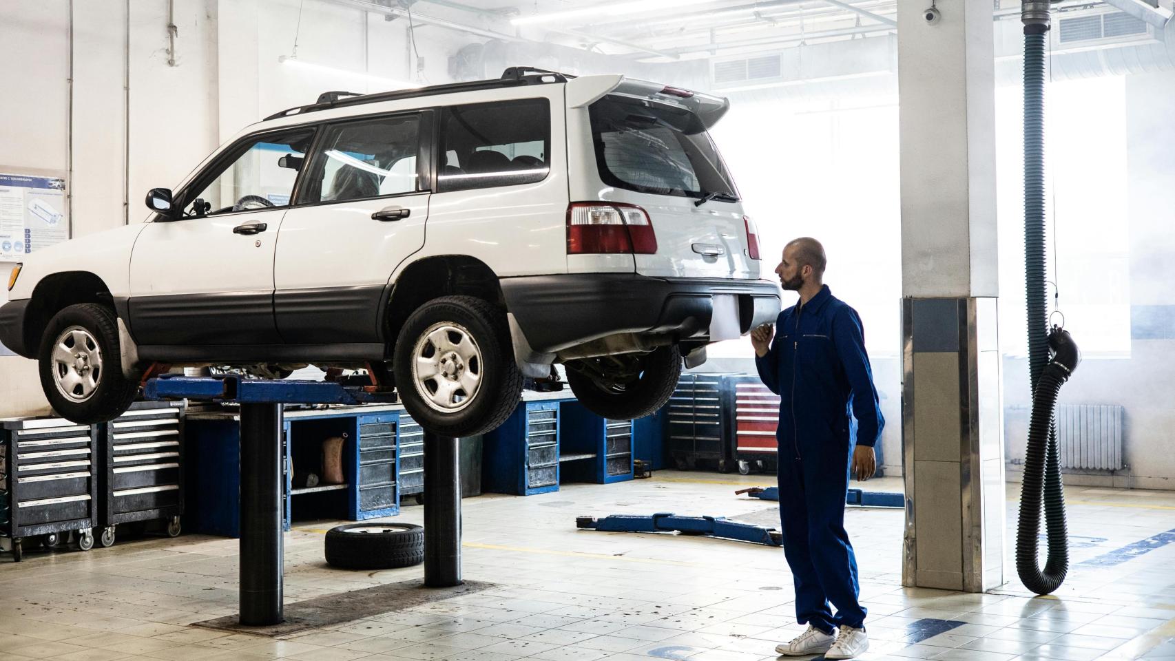 Un taller mecánico.