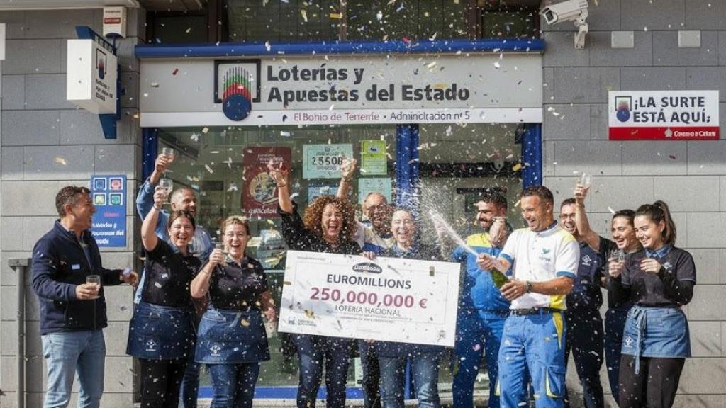 Personas celebrando Euromillones.