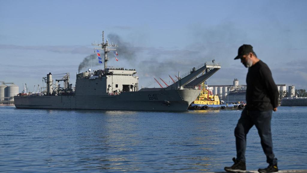 The ARM Papaloapan (A-411) ship of the Mexican Navy leaves loaded with humanitarian aid, including food and other basic supplies bound for Cuba in the port of Veracruz last Sunday.