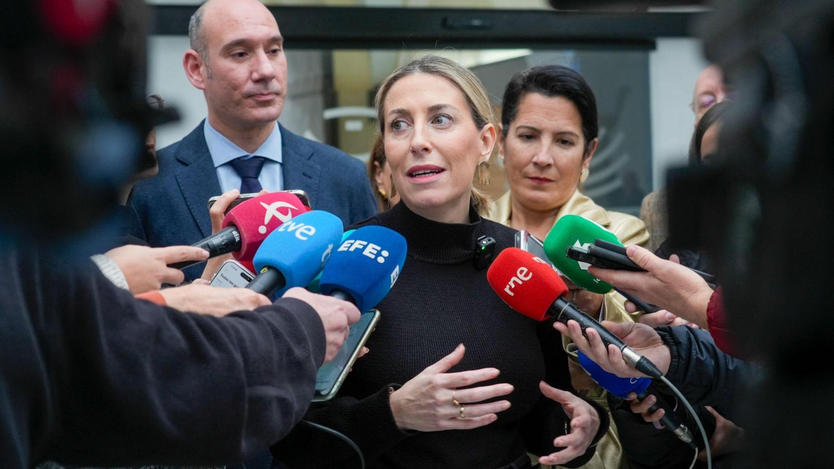 María Guardiola, presidenta en funciones de Extremadura, a su llegada este martes a la Asamblea regional.