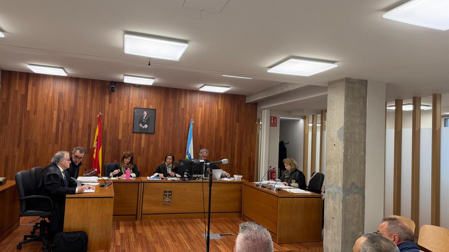 Los tres acusados durante el juicio.