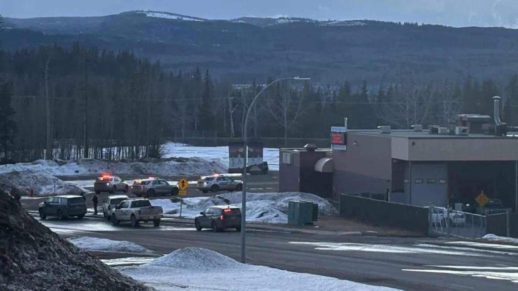 La escuela de Tumbler Ridge en la que se ha producido el tiroteo.