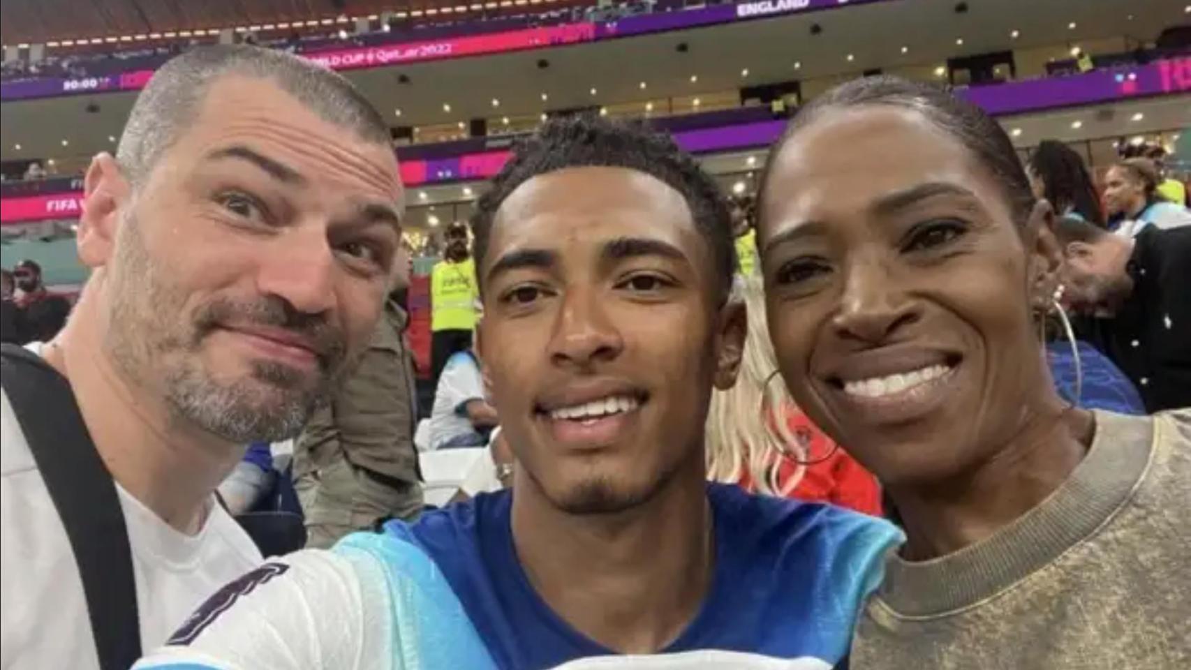 Jude Bellingham, junto a sus padres Mark y Denise