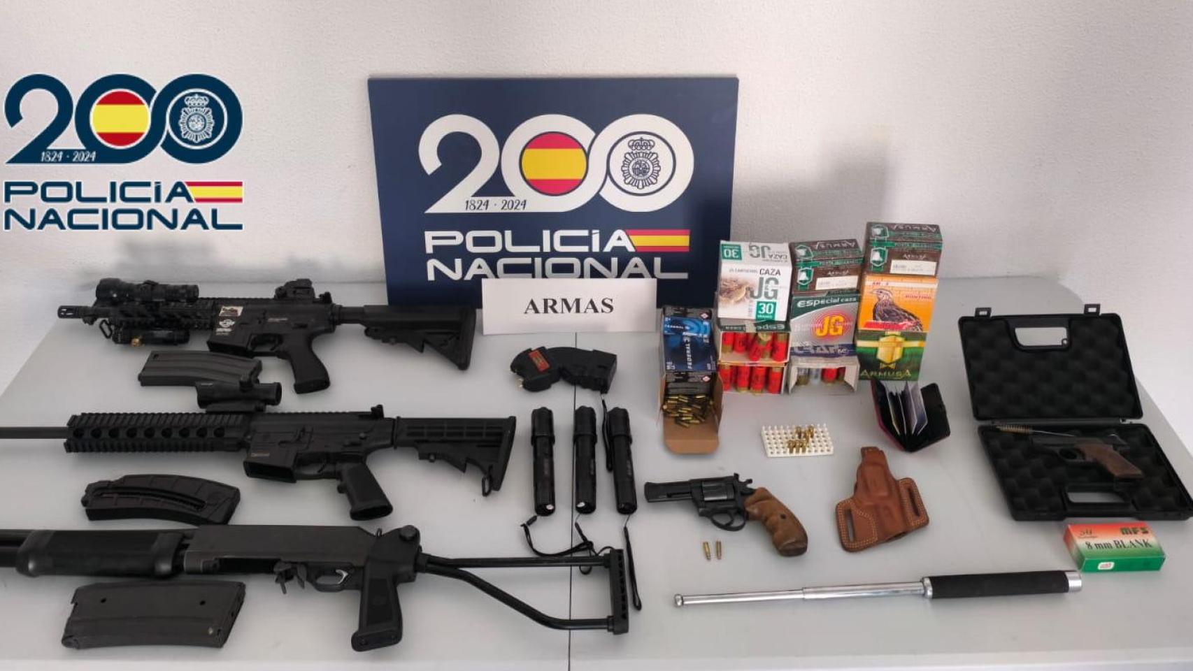 Armas intervenidas en la operación.