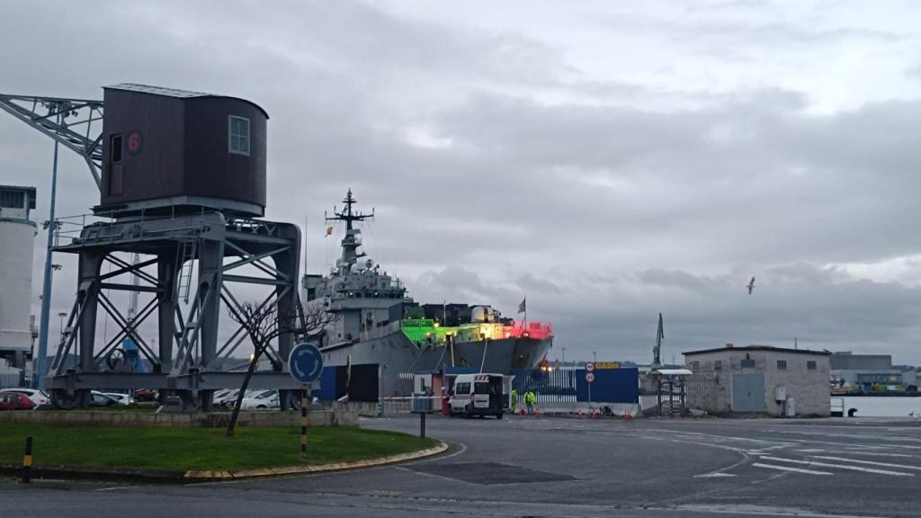 El buque San Giusto de la armada italiana en el puerto de A Coruña.