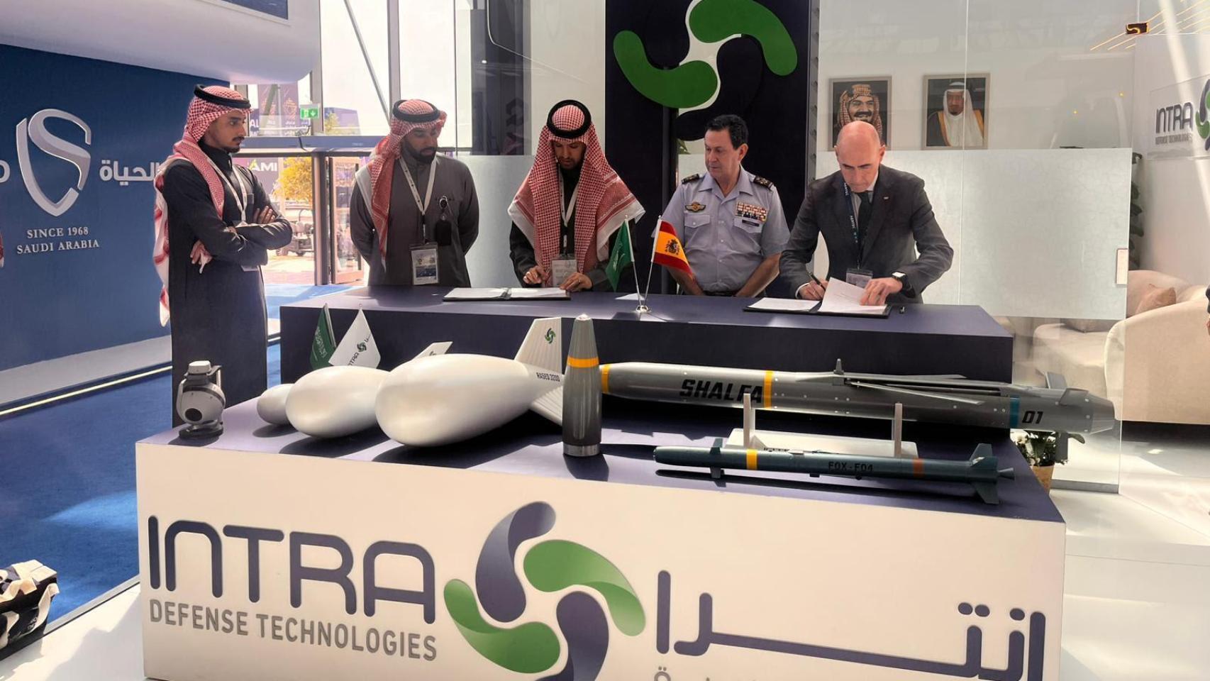 Firma del acuerdo entre Aertec e Intra