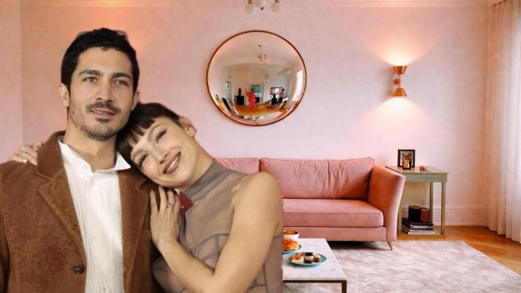 ´Chino Darín y Úrsula Corberó en su salon con aire retro.