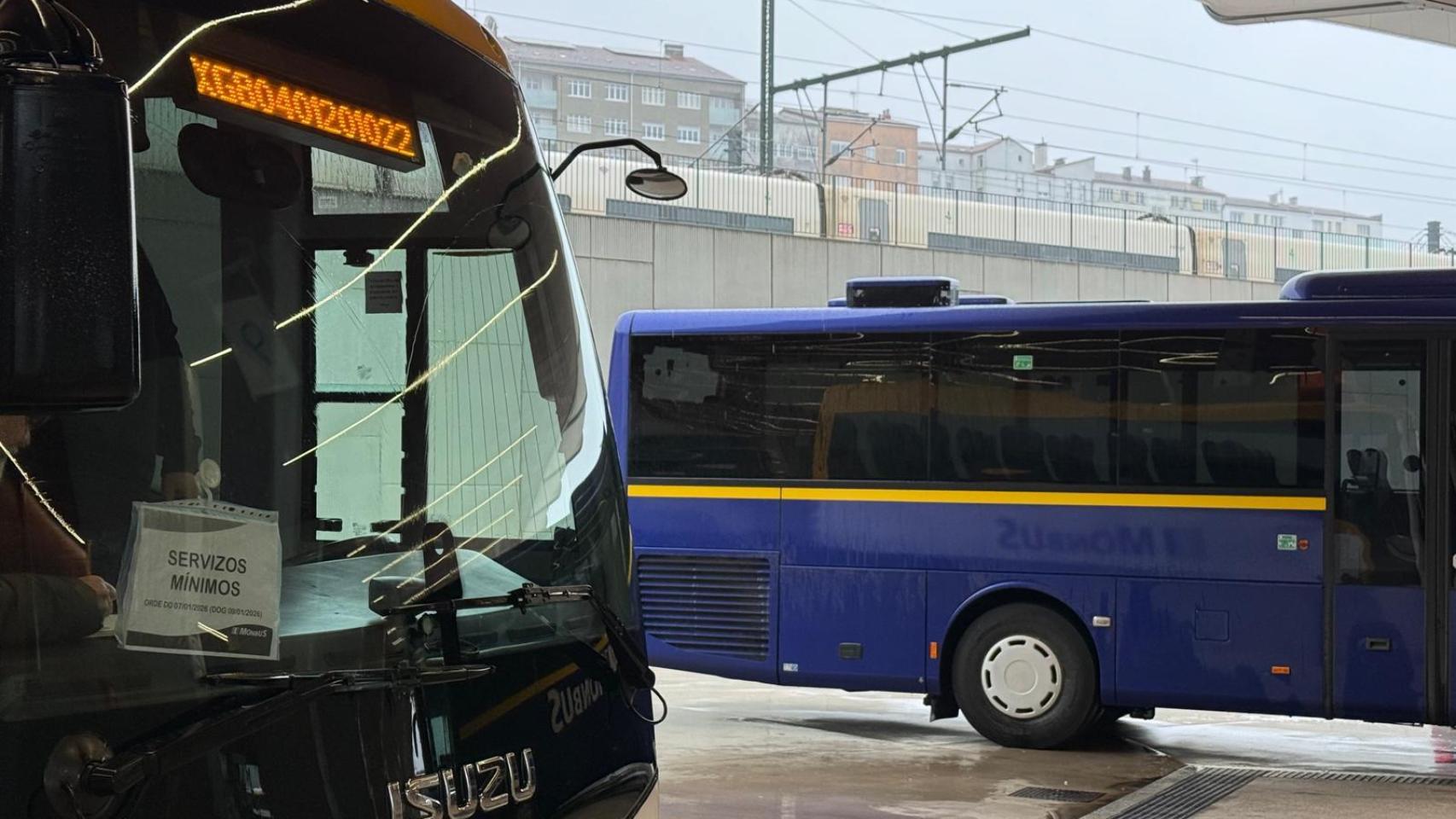 Servicio mínimo de un autobús en la estación de Santiago