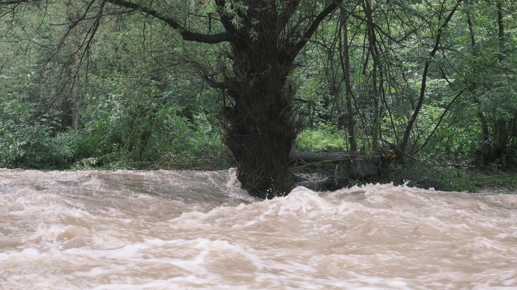 Imagen de archivo de un río en riesgo de desbordamiento
