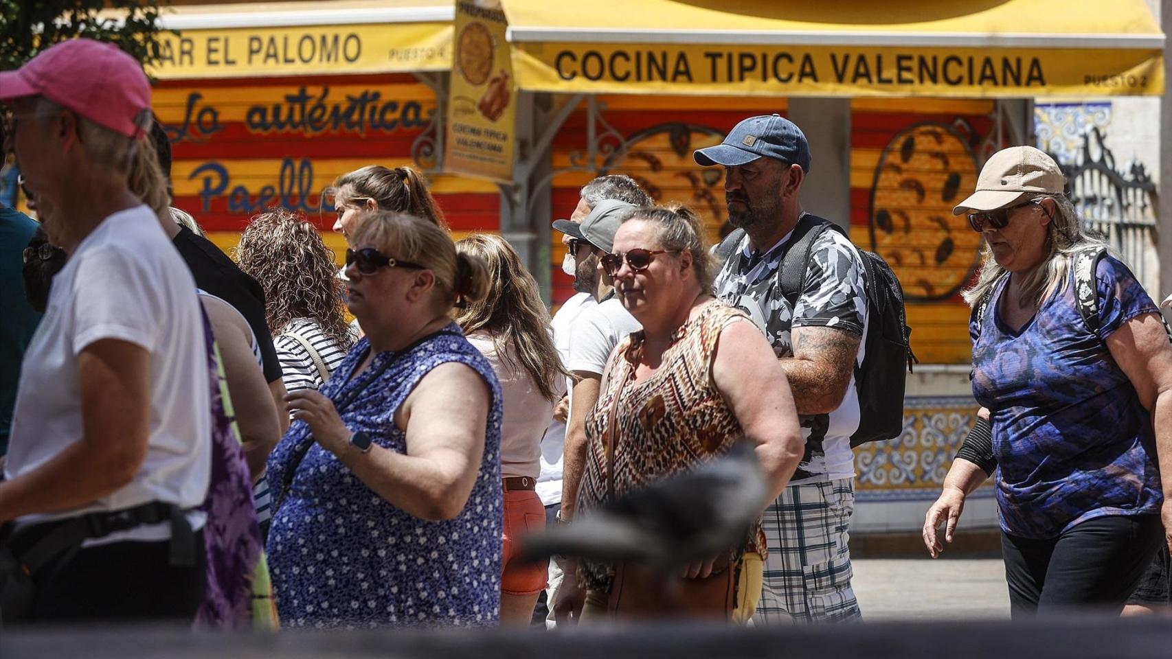 Imagen de archivo de turistas en Valencia. Rober Solsona/Europa Press