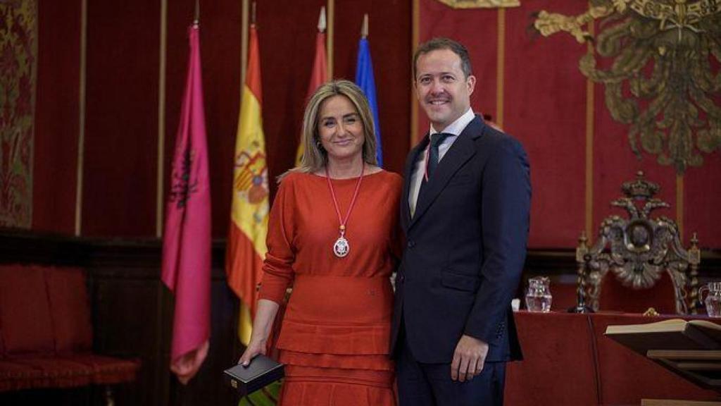 Milagros Tolón cedió la Alcaldía de Toledo a Carlos Velázquez el 17 de junio de 2023.