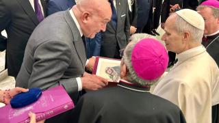 Jesús Julio Carnero junto al Papa León XIV en una audiencia en Roma este miércoles 11 de febrero