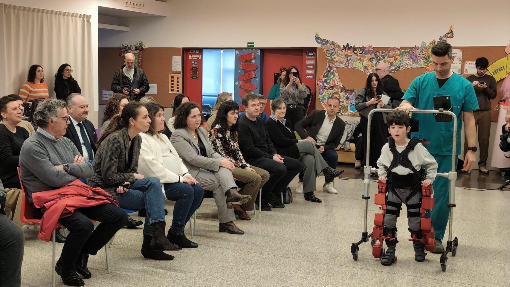 ASPACE Coruña realizó una demostración práctica con Darío, uno de los alumnos de la entidad