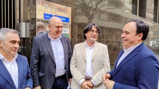 Juanfran Pérez Llorca, junto al presidente de Asja Alicante, José Vicente Andreu, y el conseller Miguel Barrachina.