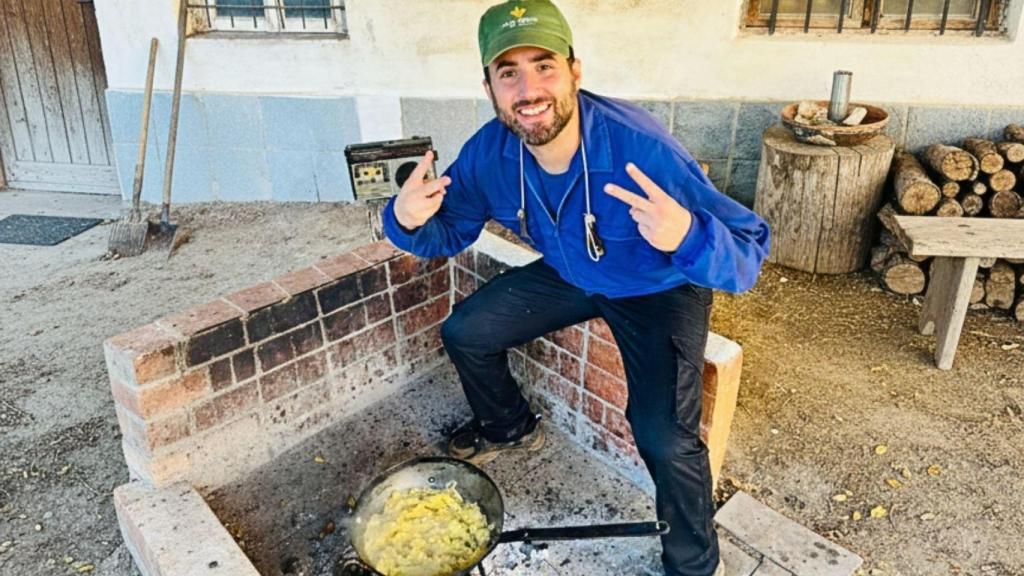 Rubén Poblete cocinando una de sus recetas.