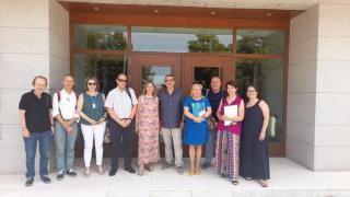 Mesa del Tercer Sector a las puertas de las Cortes de Castilla-La Mancha.