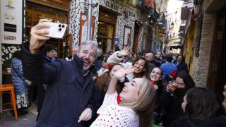 Jorge Azcón, en el Tubo de Zaragoza durante la jornada de reflexión