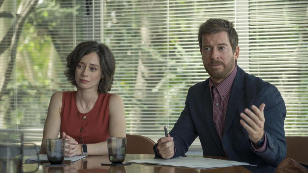 Elena Rivera y Manu Baqueiro forman parte del elenco de 'Perdiendo el juicio'.