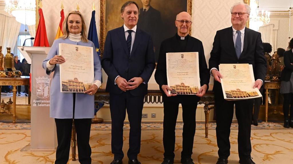 Carlos García Carbayo reconoce a tres expertos internacionales en la Escuela de Salamanca