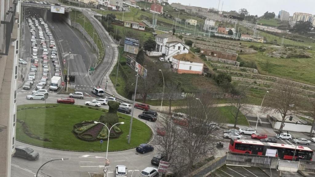 Cortada la Tercera Ronda de A Coruña dirección salida.