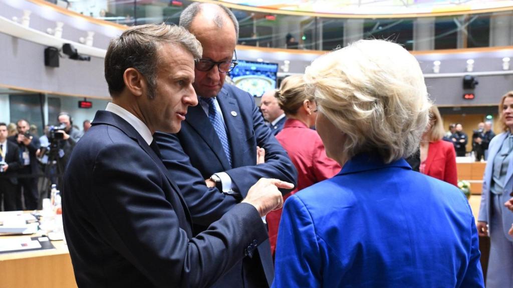 Emmanuel Macron, Friedrich Merz y Ursula von der Leyen, durante una reunión del Consejo Europeo