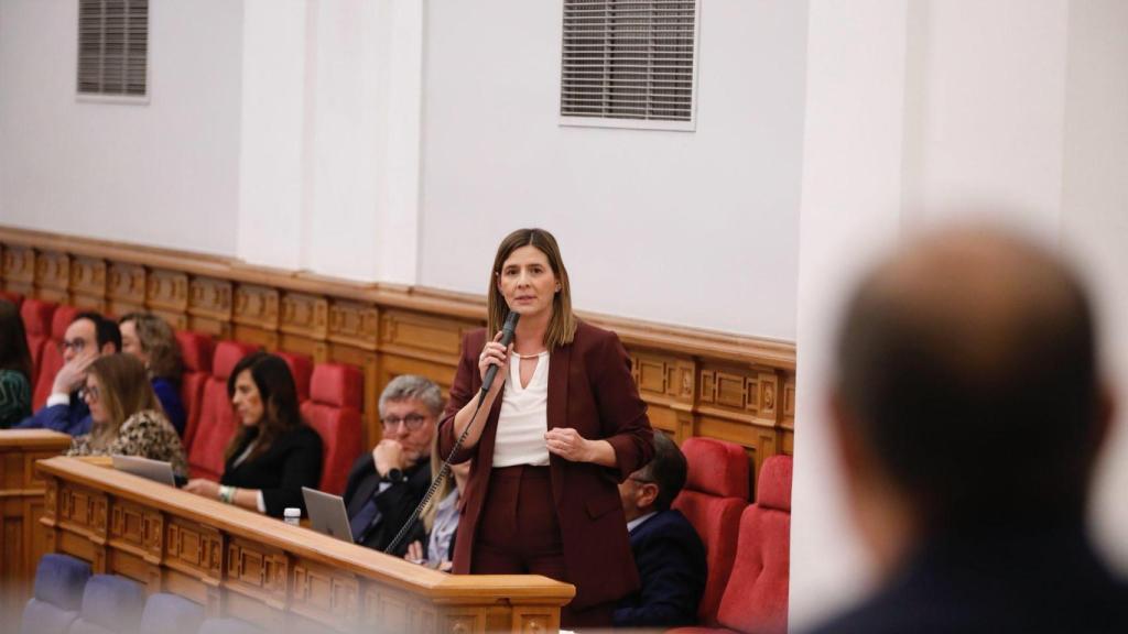 Carolina Agudo en las Cortes de Castilla-La Mancha.