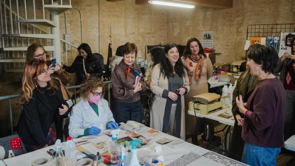 Visita a los laboratorios del proyecto 'Salvem les Fotos' de la Universitat de València. Europa Press / Jorge Gil