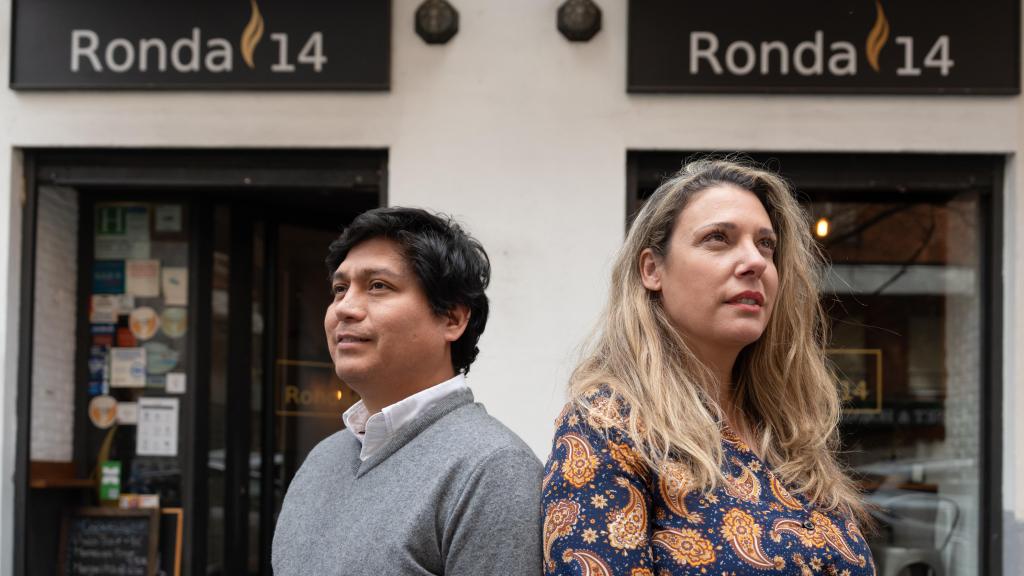 Mario Céspedes y Conchi Álvarez en su restaurante Ronda 14 de Madrid centro, la primera línea de restaurantes que crearon.