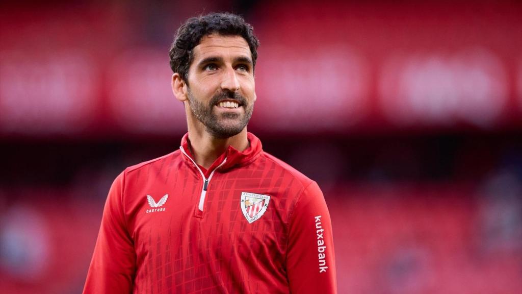 Raúl García, en el calentamiento previo a un partido con el Athletic Club.