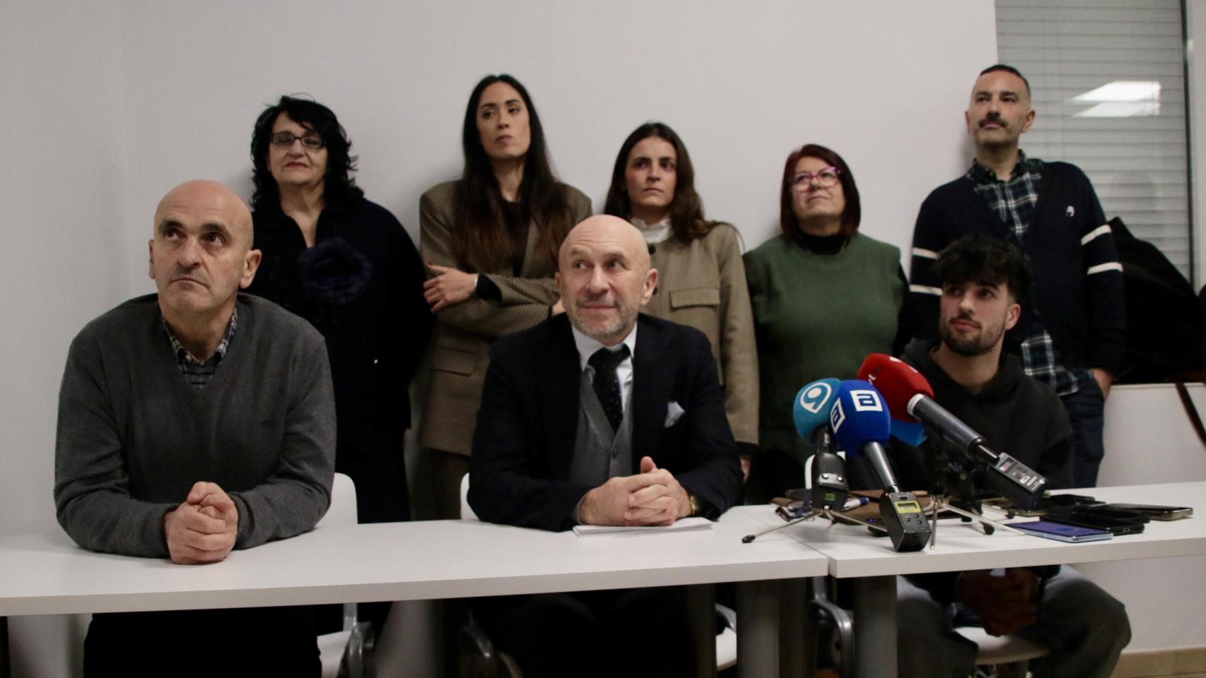 La plataforma creada por la Comisión de Fiestas de Villamanín da una rueda de prensa para informar sobre el desarrollo del proceso de registro.