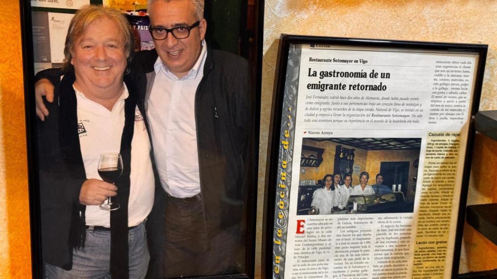 Cuadros colgados en una de las paredes de Casa Soutomayor