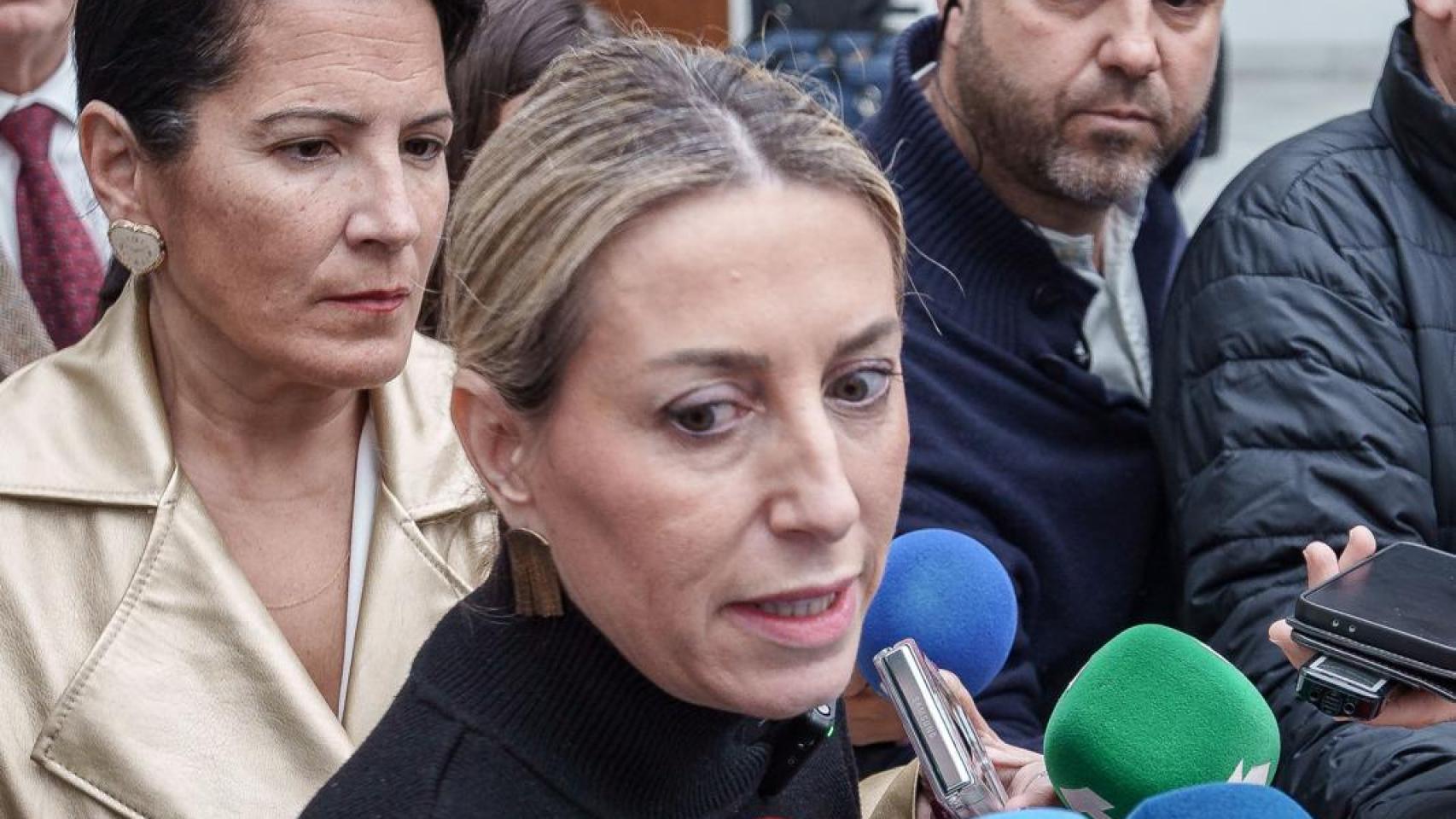María Guardiola, presidenta en funciones de Extremadura, atiende a los medios tras ser proclamada candidata.