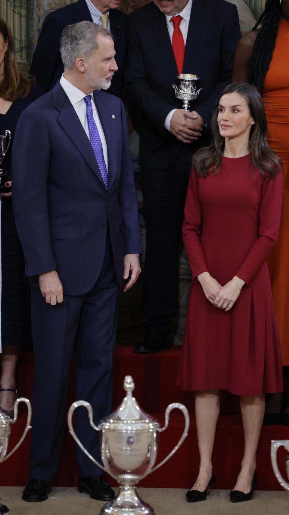 La Reina y Felipe VI posan con los galardonados.