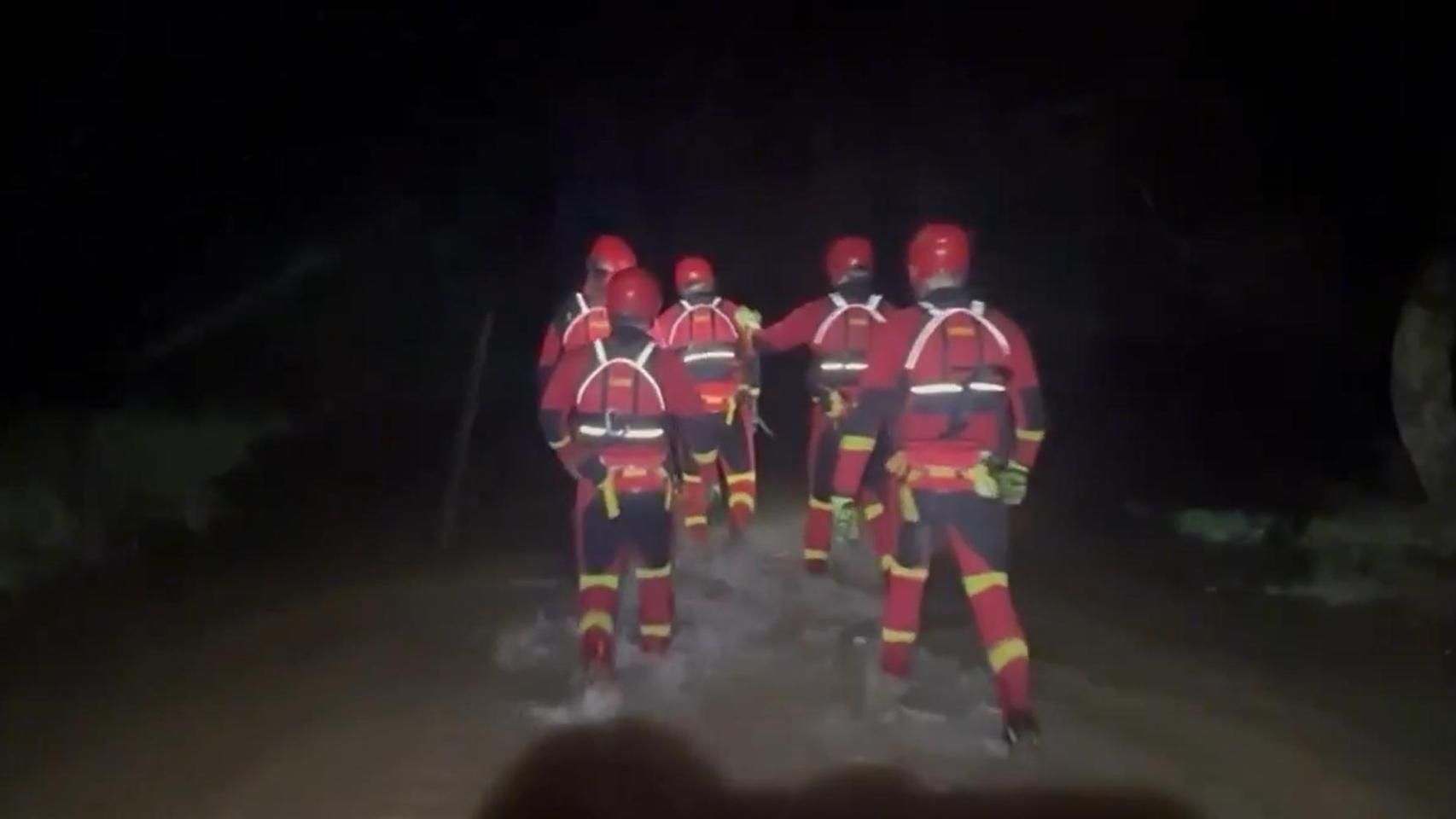 Actuación de la UME en una granja aislada junto al río Bullaque. Foto: UME.