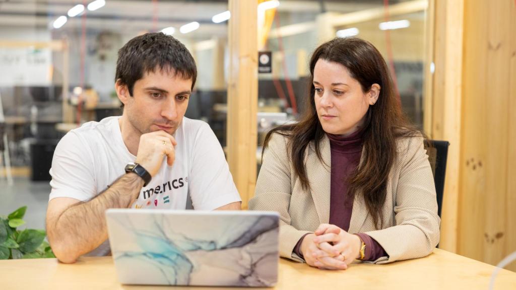 Equipo fundador de Meow Metrics; Juan Manuel Taboada, CEO y Diana Barrantes, COO de la compañía.