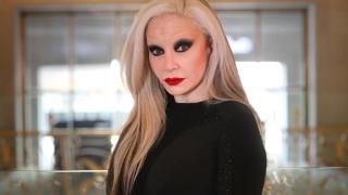 Alaska (62 años)