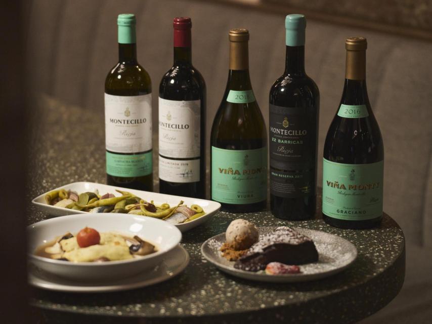 Vino y picoteo.