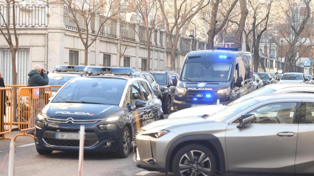 El furgón de la Policía Nacional que supuestamente trasladaba a Ábalos y Koldo.