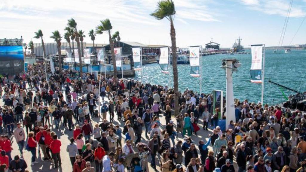 El público en el Ocean Park de Alicante durante la regata internacional.