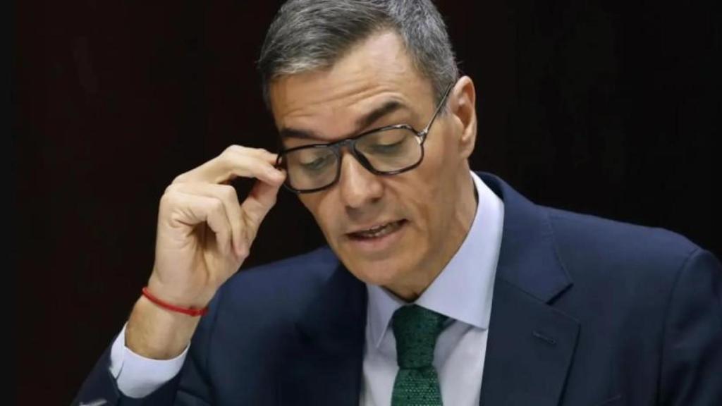 Pedro Sánchez con unas gafas Dior.