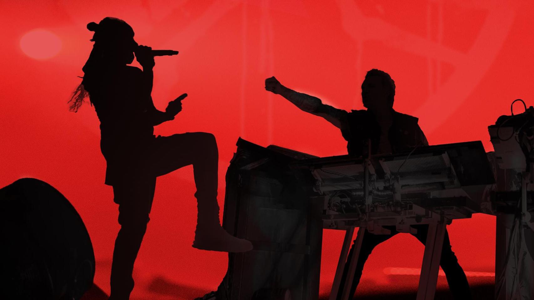 The Prodigy durante un concierto.